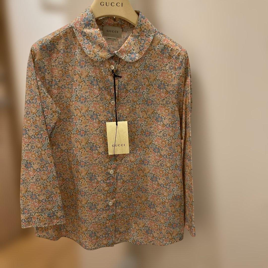 新品！タグ付き！Gucci x Liberty バックロゴ　花柄ブラウス 140