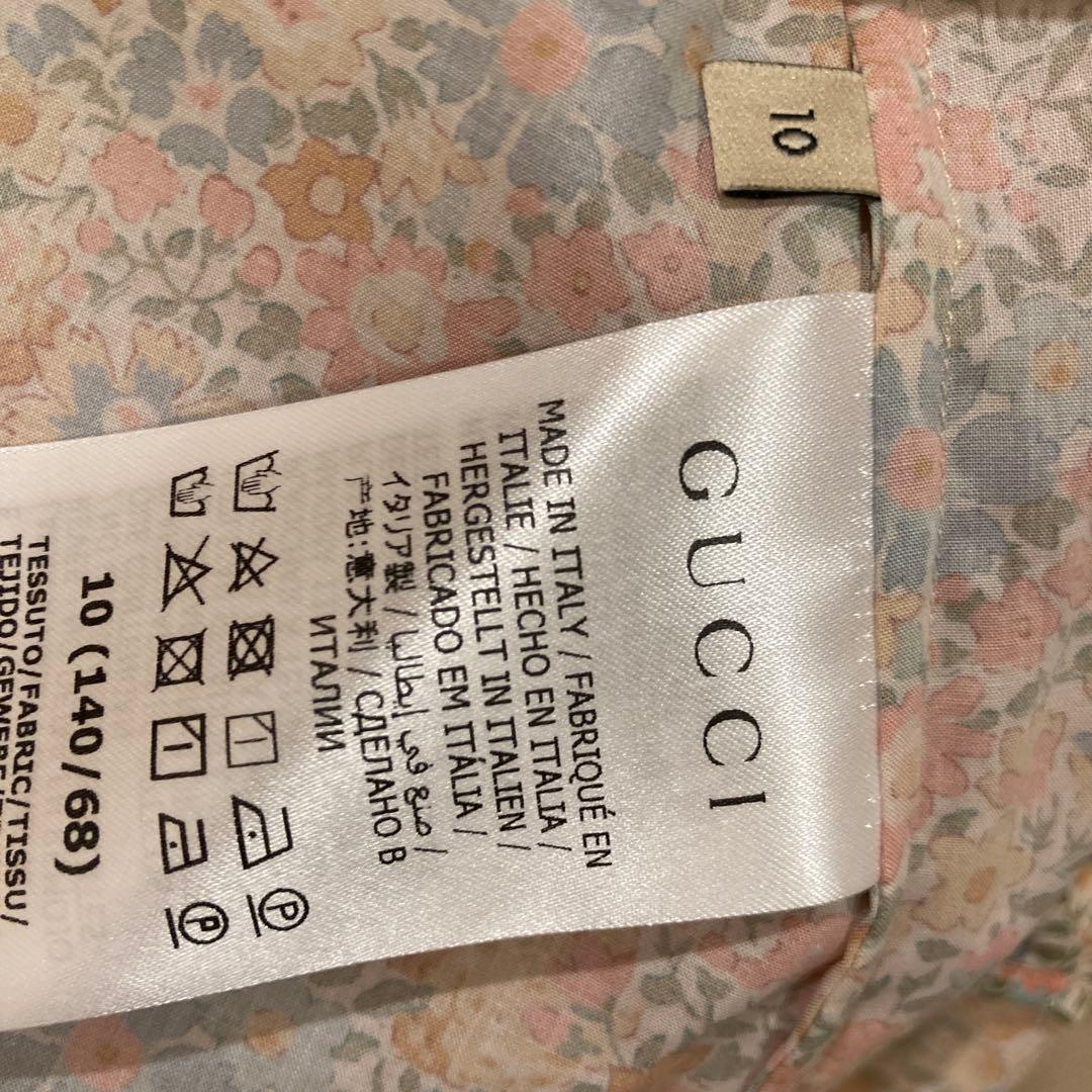 新品！タグ付き！Gucci x Liberty バックロゴ　花柄ブラウス 140