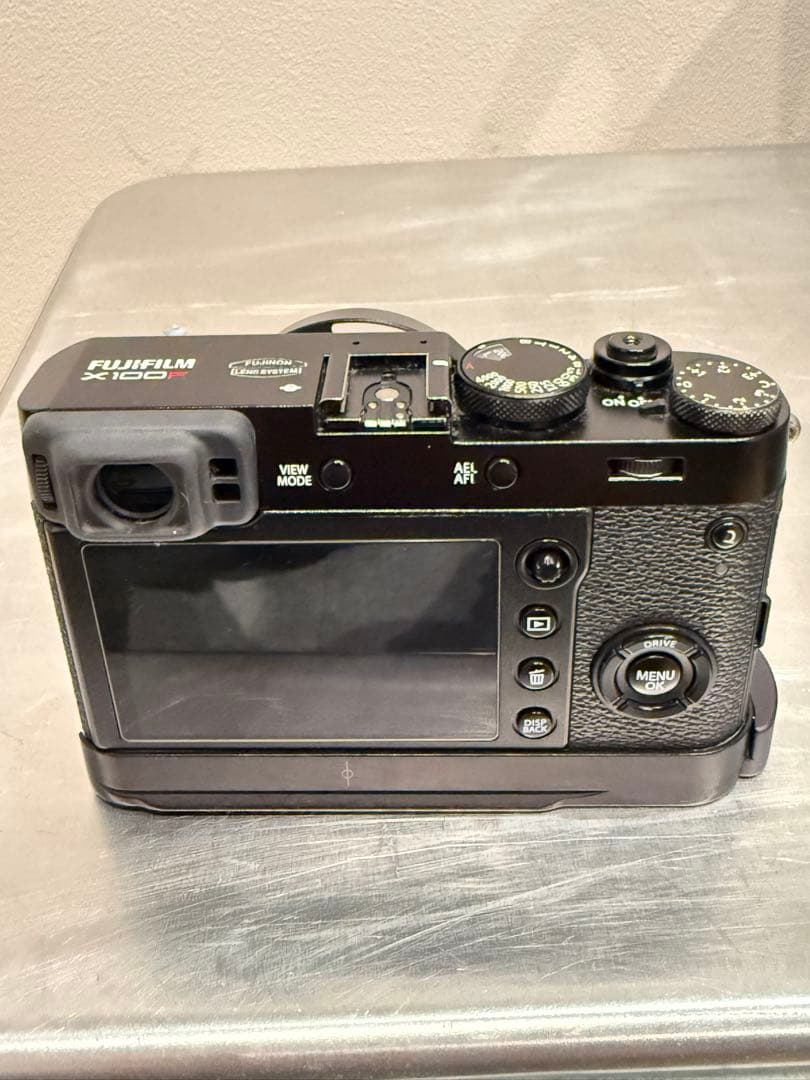 【撮影可　一部難あり】FUJIFILM X100F 黒　シャッター8800回
