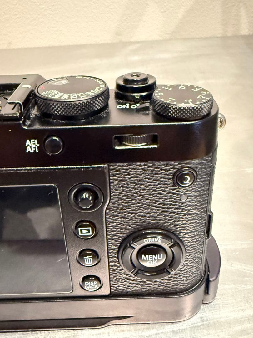 【撮影可　一部難あり】FUJIFILM X100F 黒　シャッター8800回