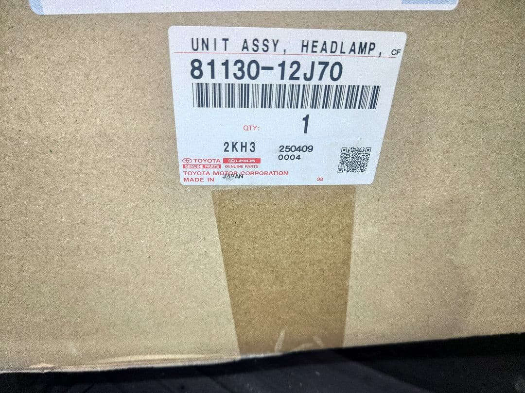 アクシオ　右ヘッドライト