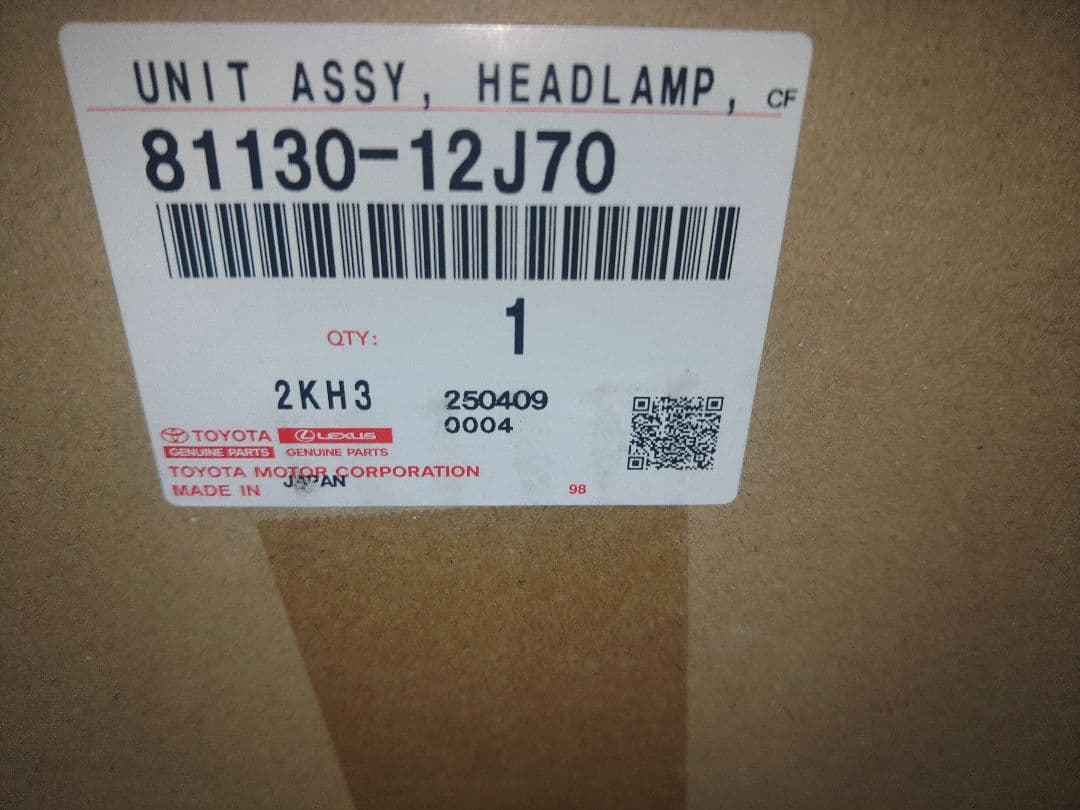 アクシオ　右ヘッドライト