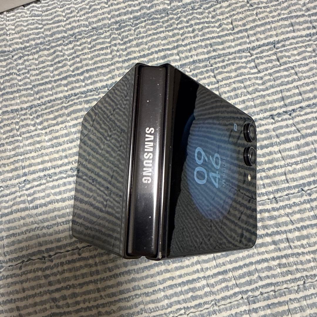 は*し様 [オークション]Galaxy Z flip5 256GB ブラックSI