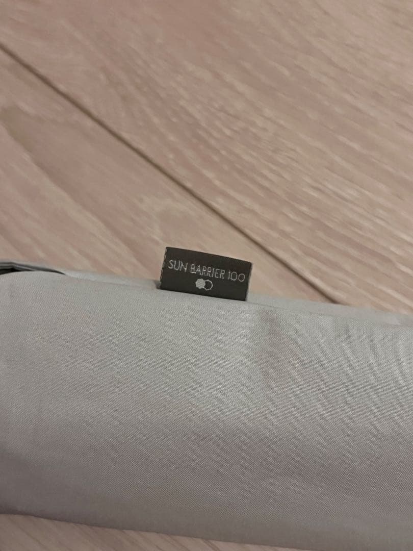 サンバリア100 ／　サンバリア　ホワイト 折りたたみ日傘 専用袋付き