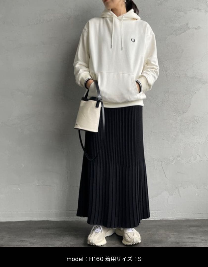 FRED PERRY 別注 フードロゴ刺繍スウェットパーカー レディース S