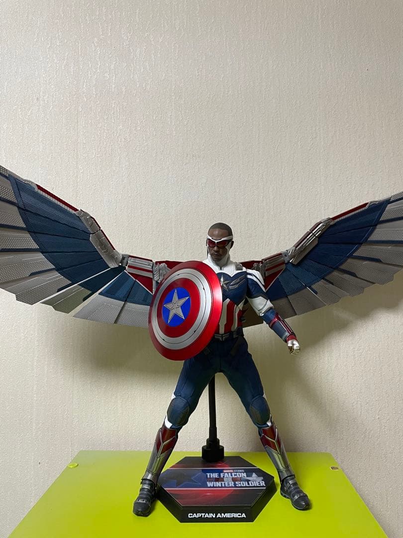 ホットトイズ　キャプテンアメリカ　(ファルコン＆ウィンター ソルジャー）