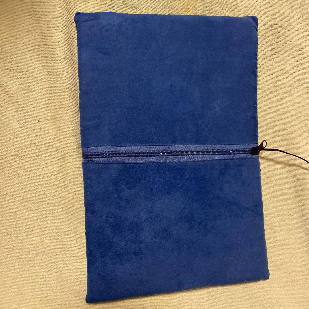 音が出る枕です！寝心地はあまり良くありません！枕としての能力がありません！