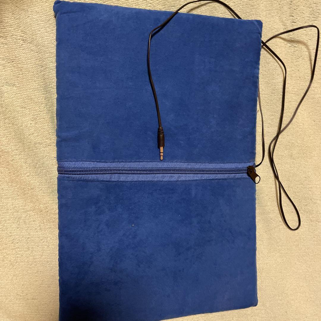 音が出る枕です！寝心地はあまり良くありません！枕としての能力がありません！