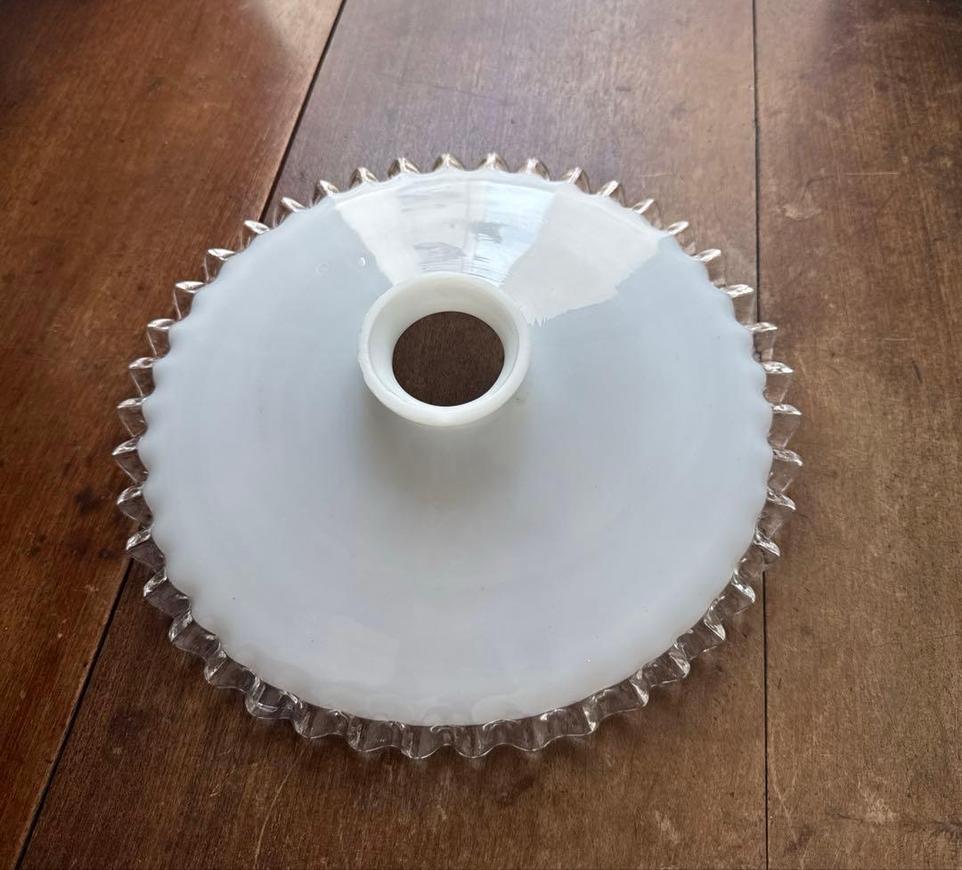 フランスアンティーク　ミルクガラスシェード　フリルシェード　ランプシェード