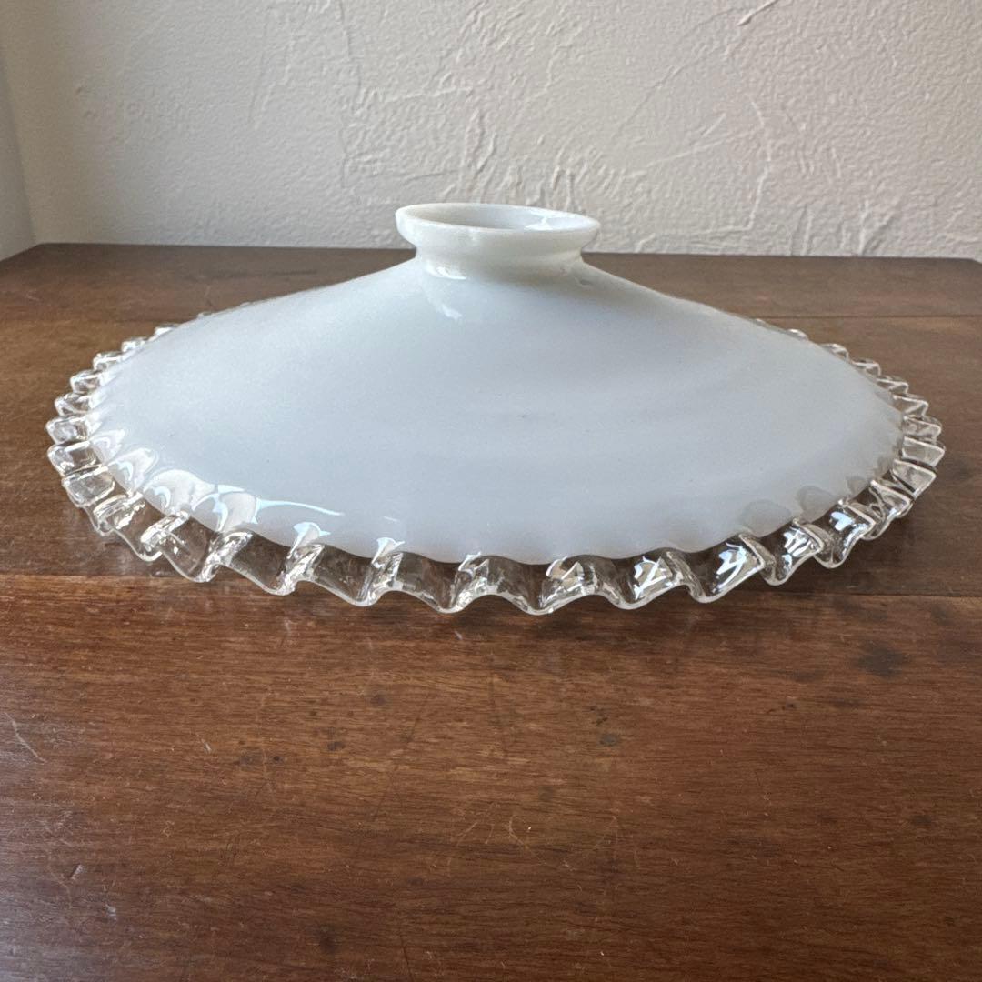 フランスアンティーク　ミルクガラスシェード　フリルシェード　ランプシェード