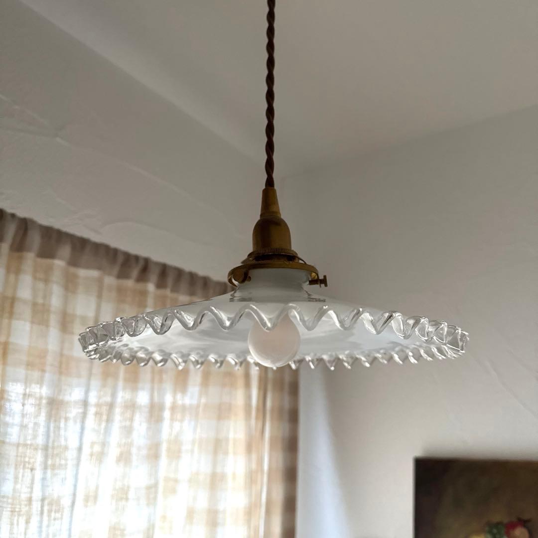 フランスアンティーク　ミルクガラスシェード　フリルシェード　ランプシェード