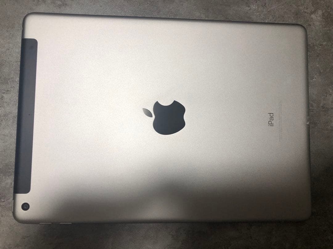 iPad (第6世代) Wi-Fi+Cellular SIMフリー　17.7.3