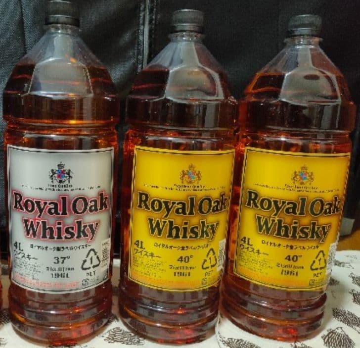 ロイヤルオーク ウイスキー 4L✕3本 40° 37°　3本