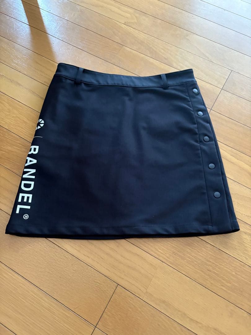 BANDAL ゴルフ　 ボタン付き黒スカート