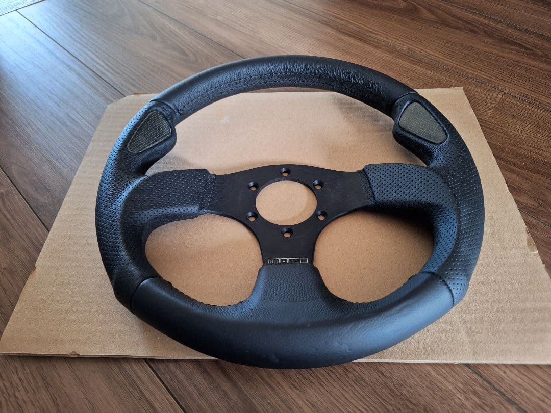 モモ　MOMO　ステアリング　中古　早い者勝ち　ジムニー