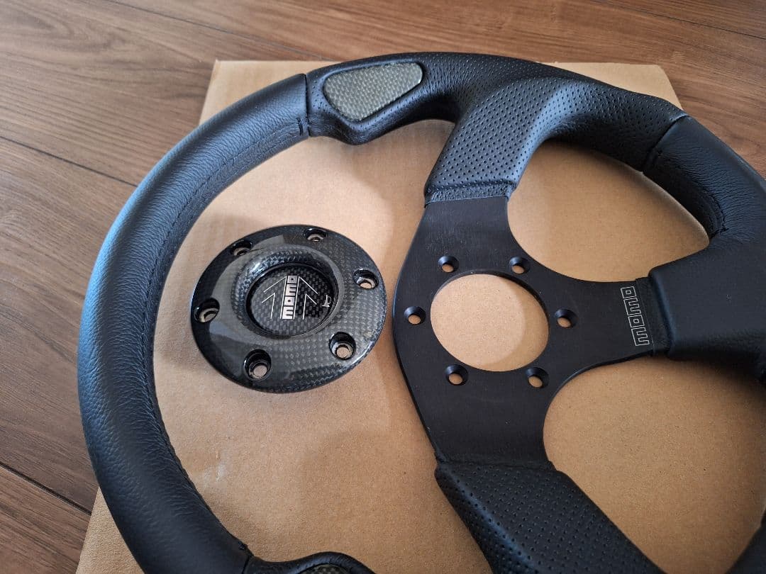 モモ　MOMO　ステアリング　中古　早い者勝ち　ジムニー