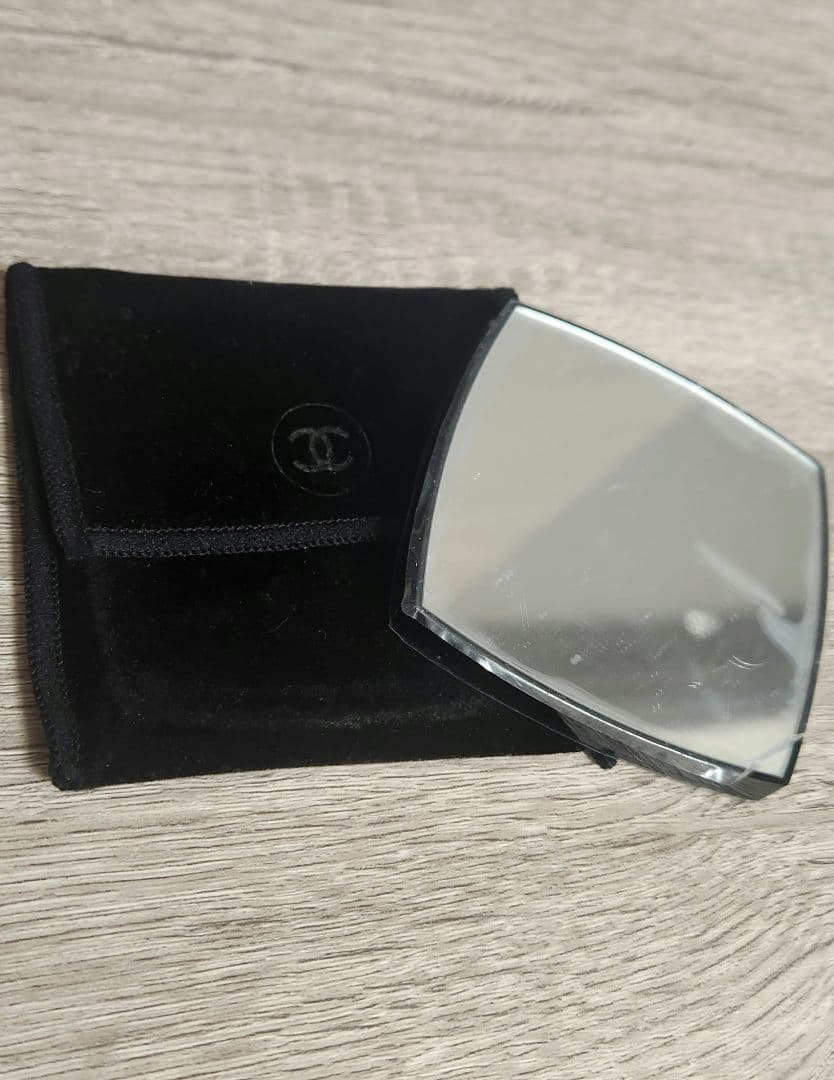 新品未開封 CHANEL メイクミニブラシ6本ポーチ　鏡プレゼント付き