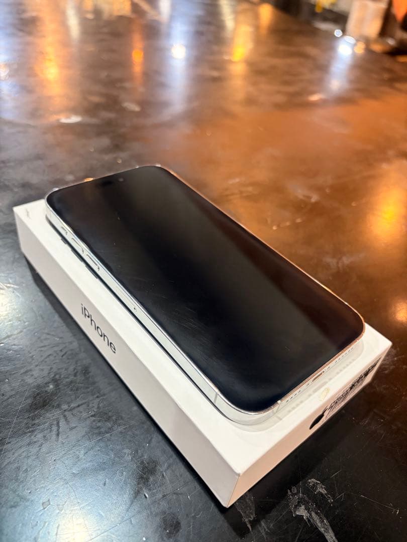 Apple iPhone 14 Pro Maxシルバー 本体