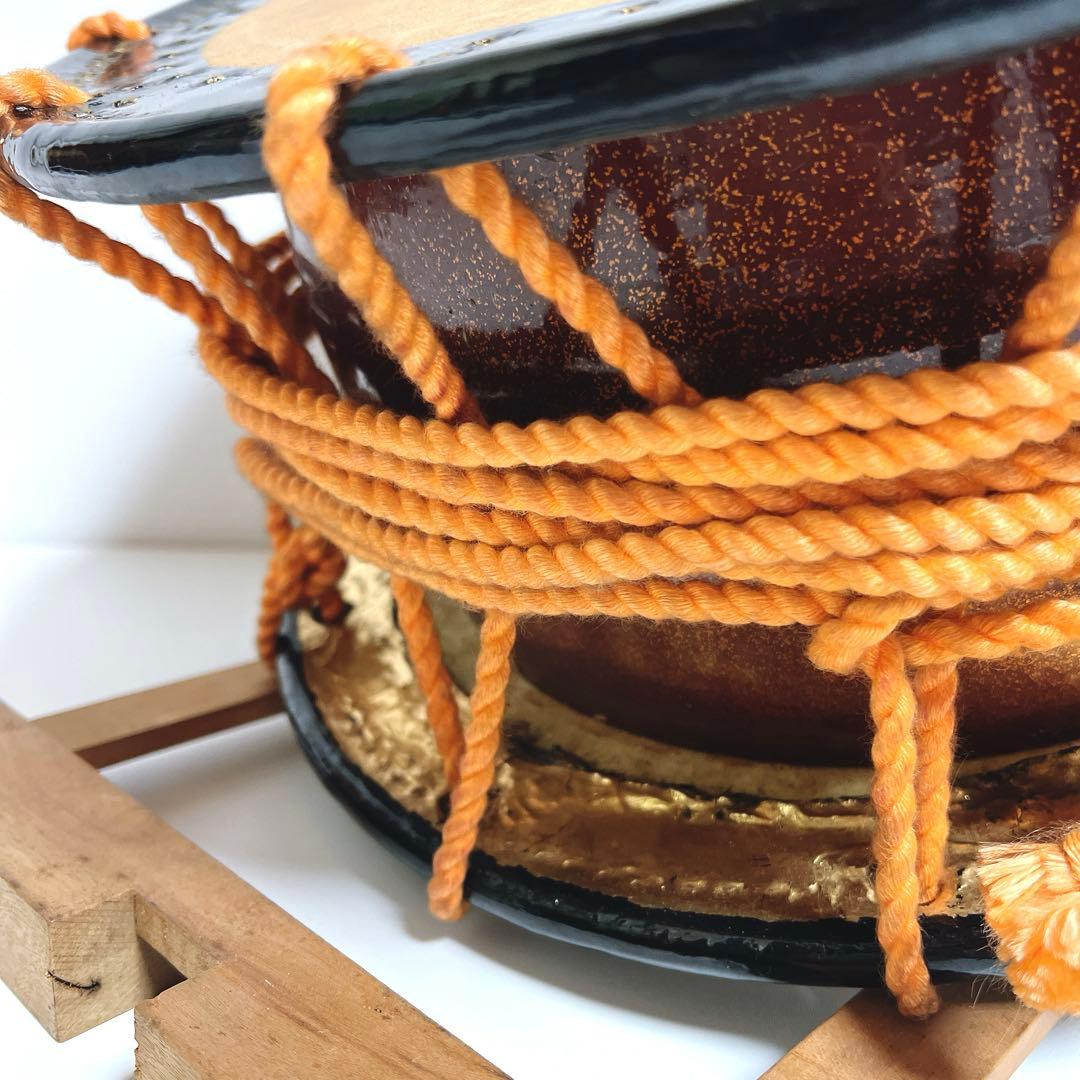 【美品・締め太鼓】　和太鼓 34.5cm×17cm 打楽器　和楽器　台座　金彩