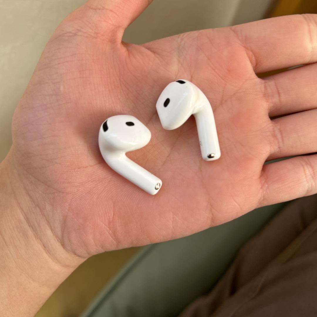 英パパAirPods4 ノイキャン付き　本体のみ