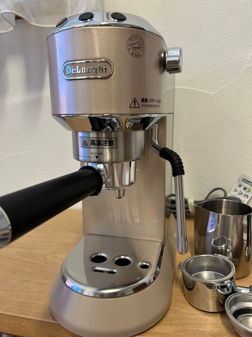 デロンギ デディカ アルテ　エスプレッソマシン　EC885J-BG ベージュ