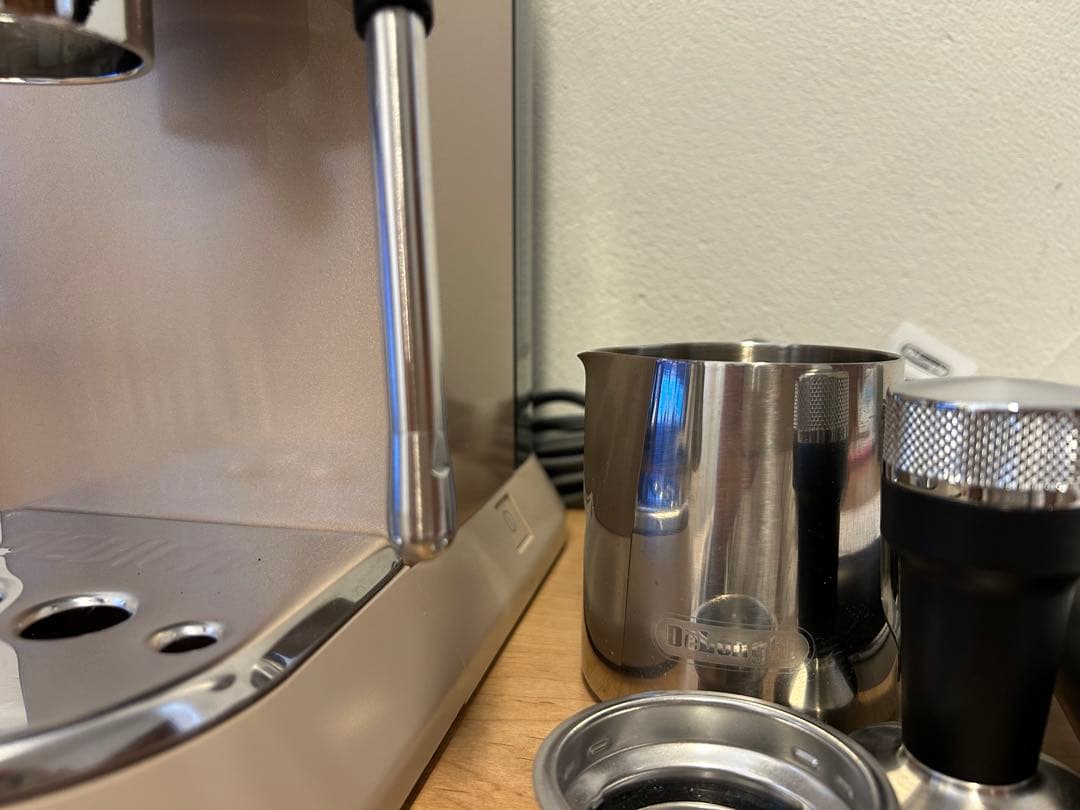 デロンギ デディカ アルテ　エスプレッソマシン　EC885J-BG ベージュ