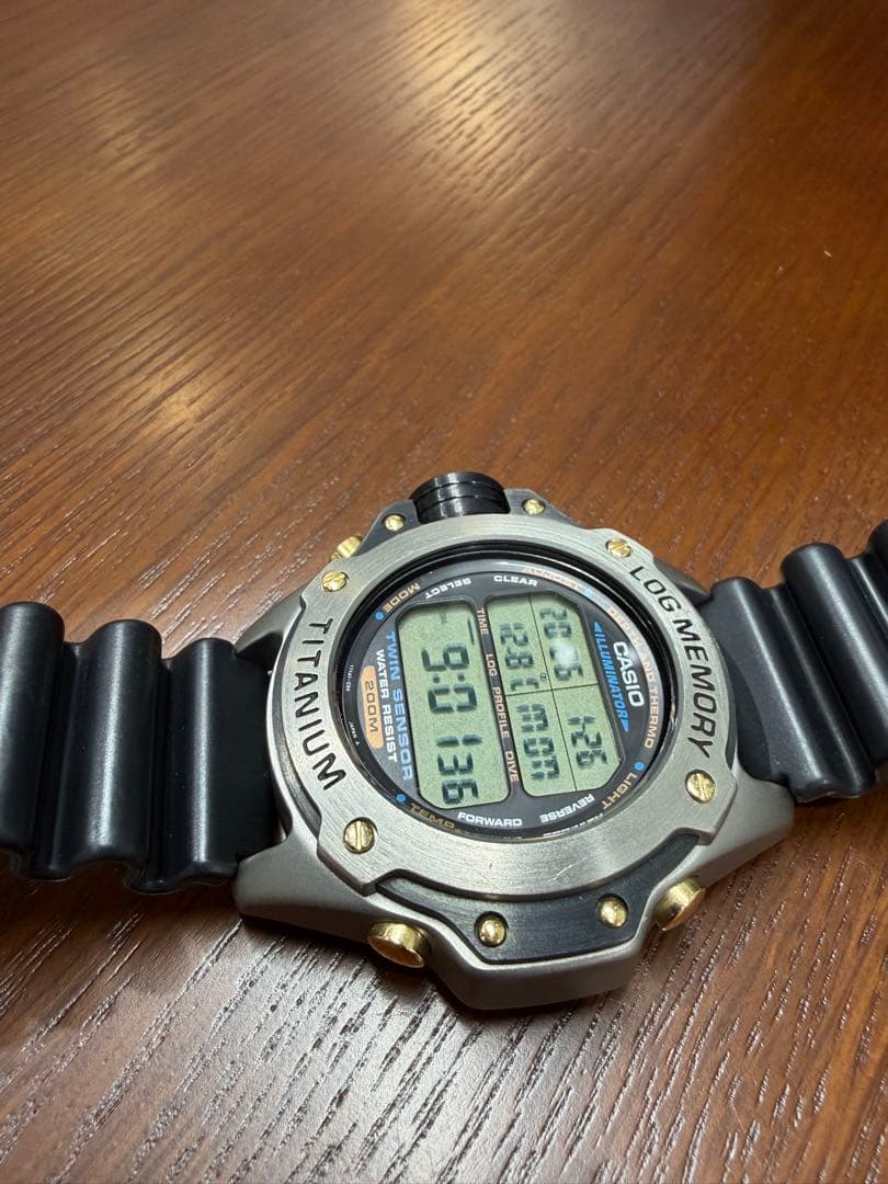 美品 カシオ潜水王DEP-700チタン製ダイバーズウォッチ