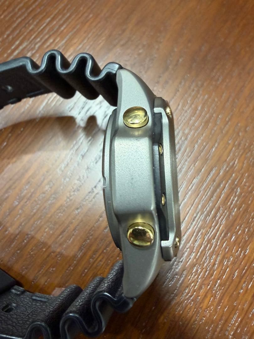 美品 カシオ潜水王DEP-700チタン製ダイバーズウォッチ