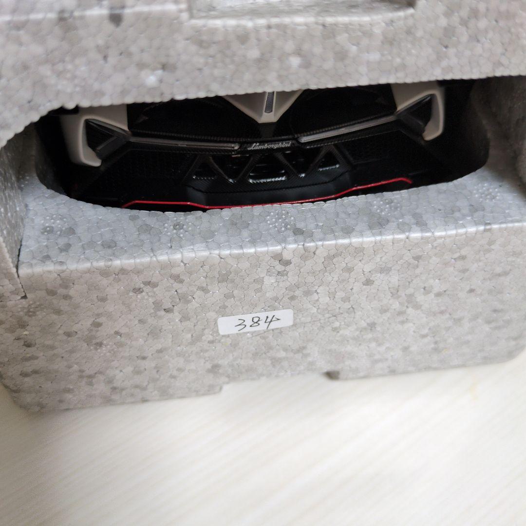 Lamborghini Veneno ミニカー 1/18 ホワイトオートアート