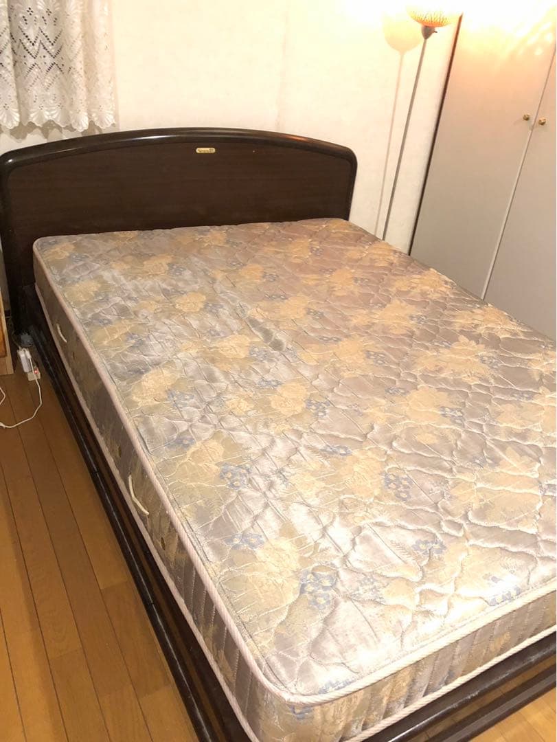 シモンズ　ダブルベッド　マットレス　フレーム付　SIMMONS 最高級