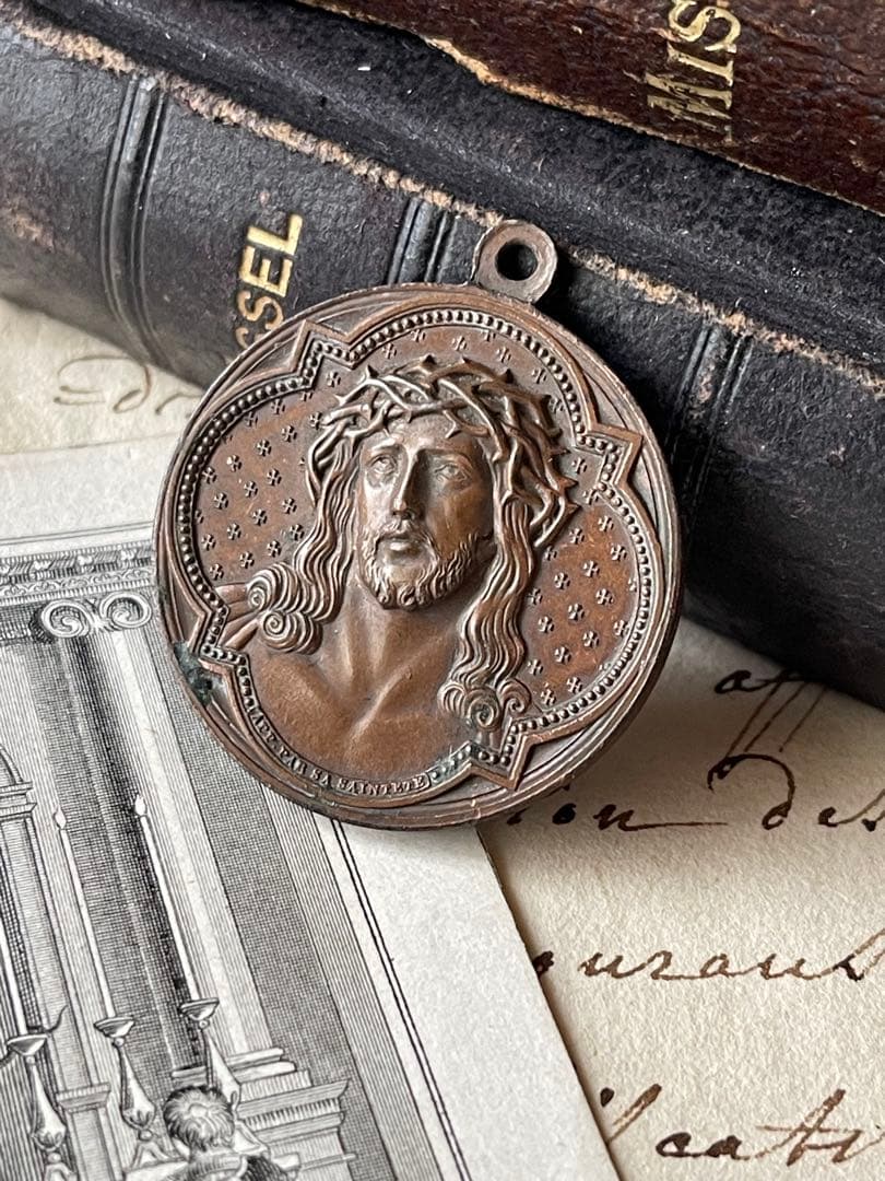 ブロンズアンティークメダイ　キリスト　荊の冠