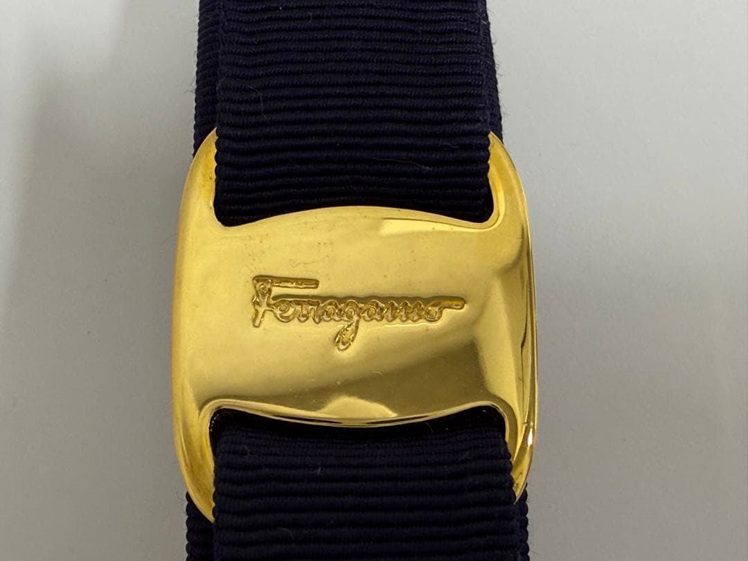 Salvatore Ferragamo ネイビー ヘアクリップ　バレッタ　ヴァラ