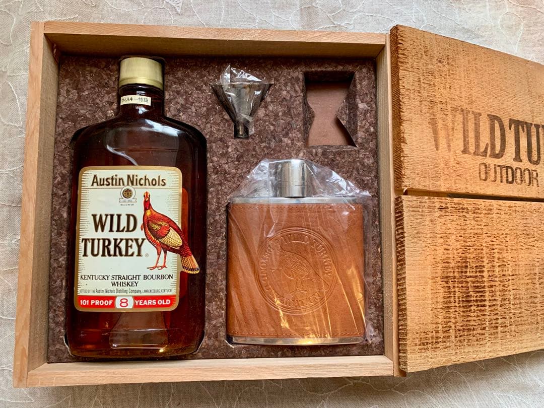 ワイルドターキー　 アウトドアセット 8年熟成ウイスキー　ライター無しです。