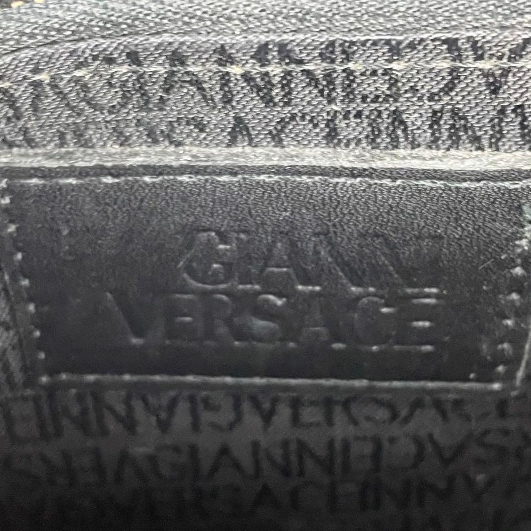 美品 GIANNI VERSACE レザー クラッチバッグ エンボス ファスナー