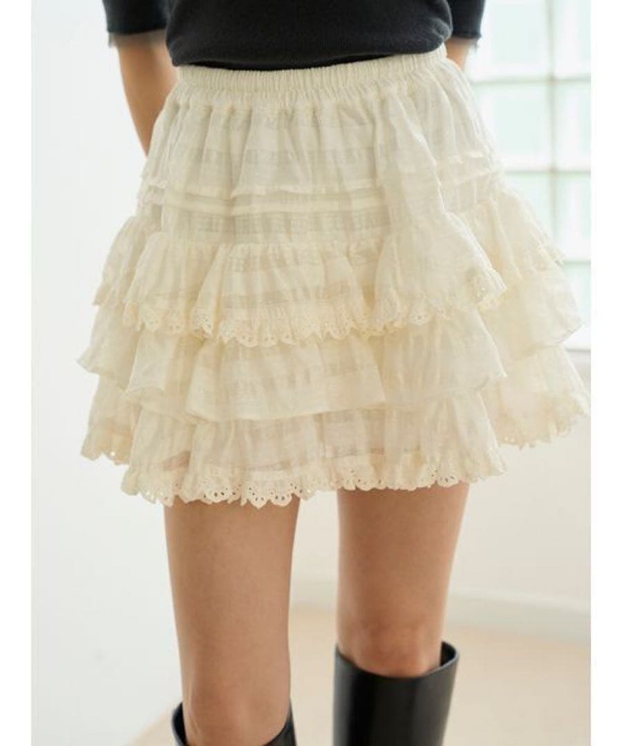 SNIDEL スナイデル　ラッフルティアードスカショーパン　アイボリー