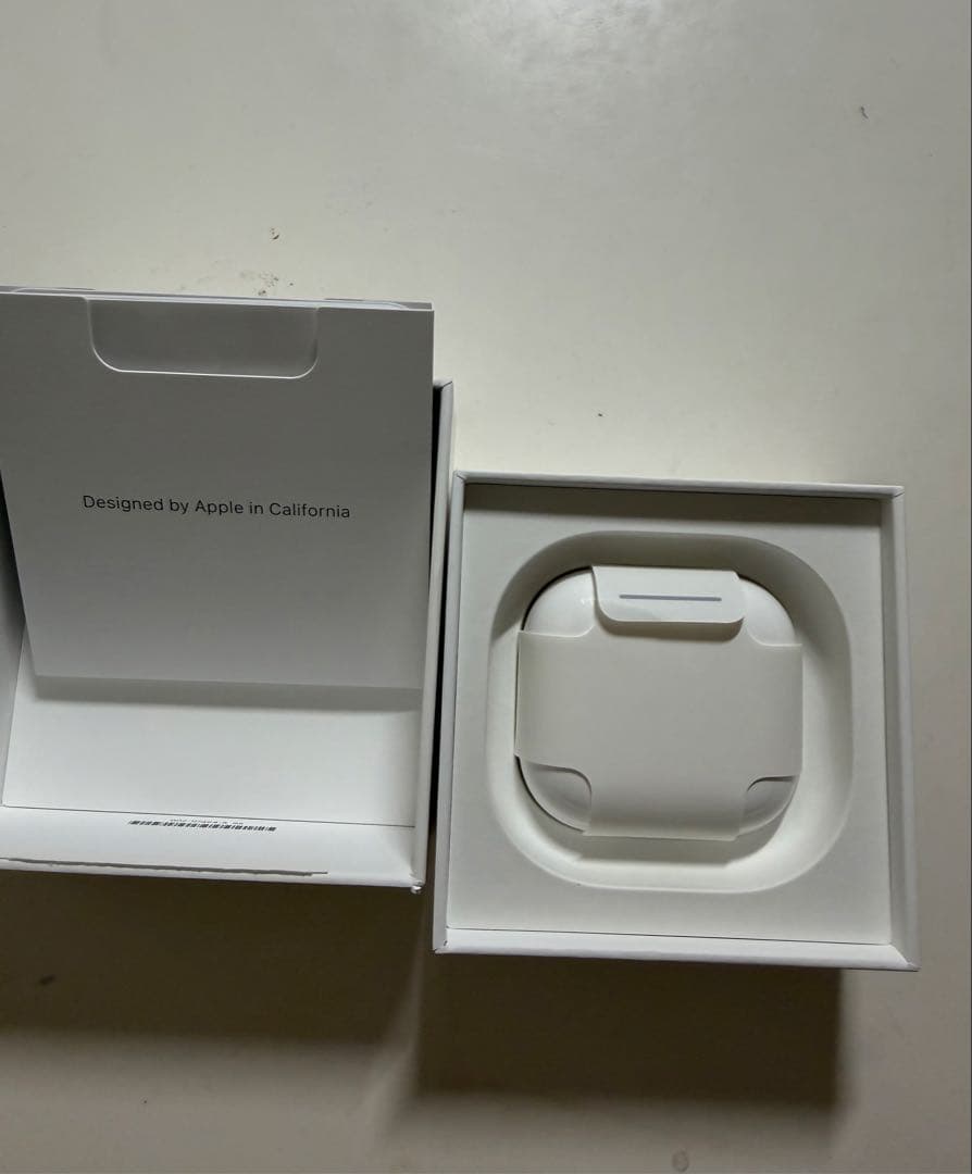 AirPods 4 本体 充電ケース付き ノイズキャンセリング非搭載