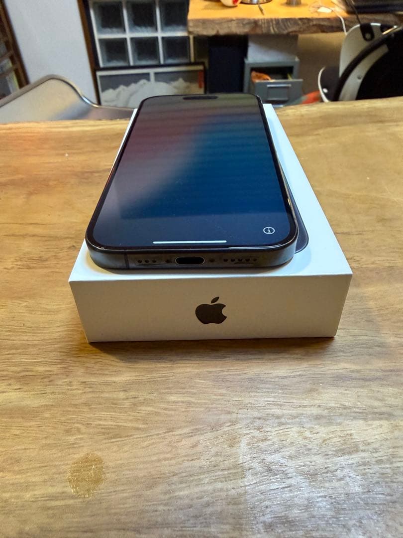Apple iPhone 15 Pro ブラックチタニウム128GB