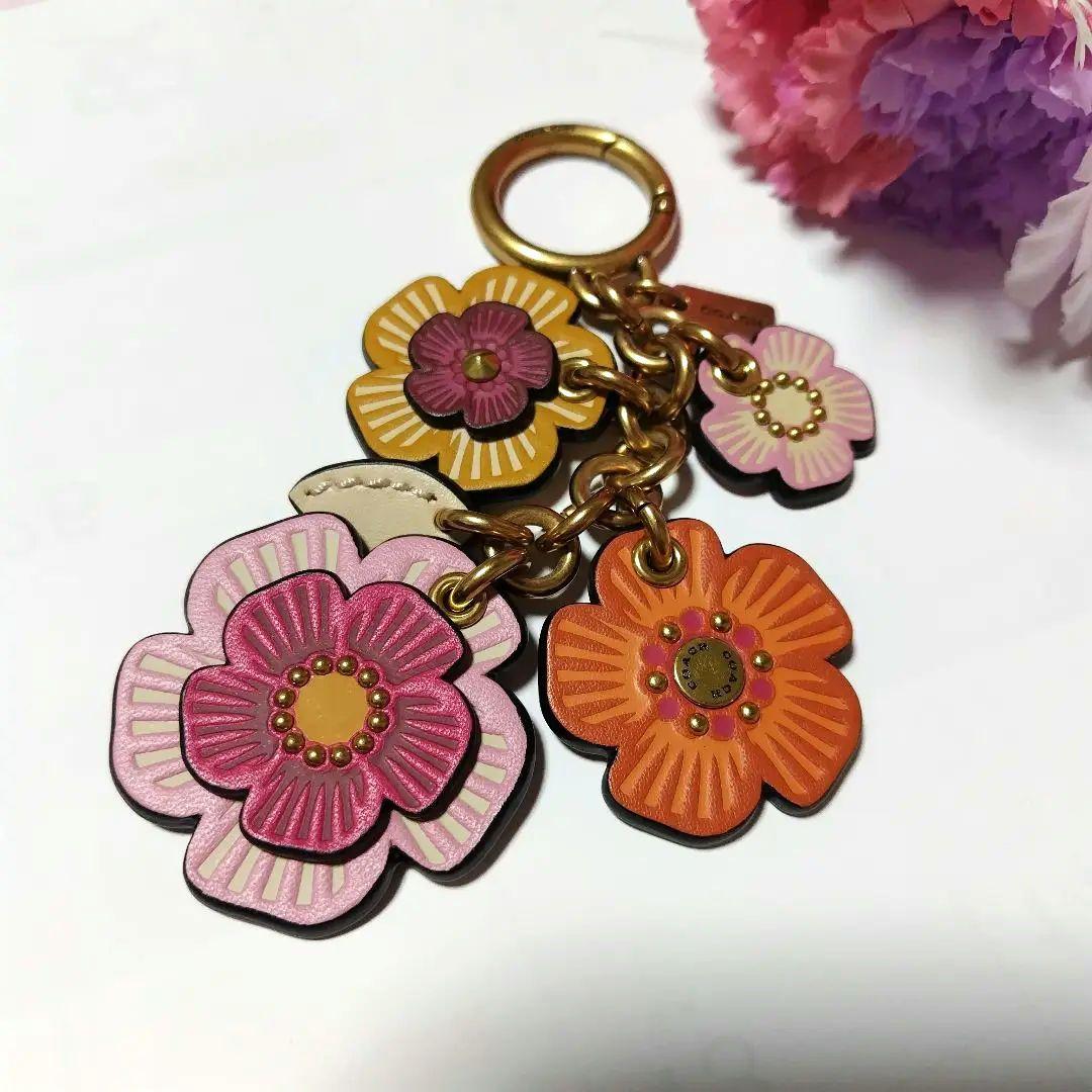 週末セール！！COACH バッグチャーム キーホルダー フラワーチャーム レザー