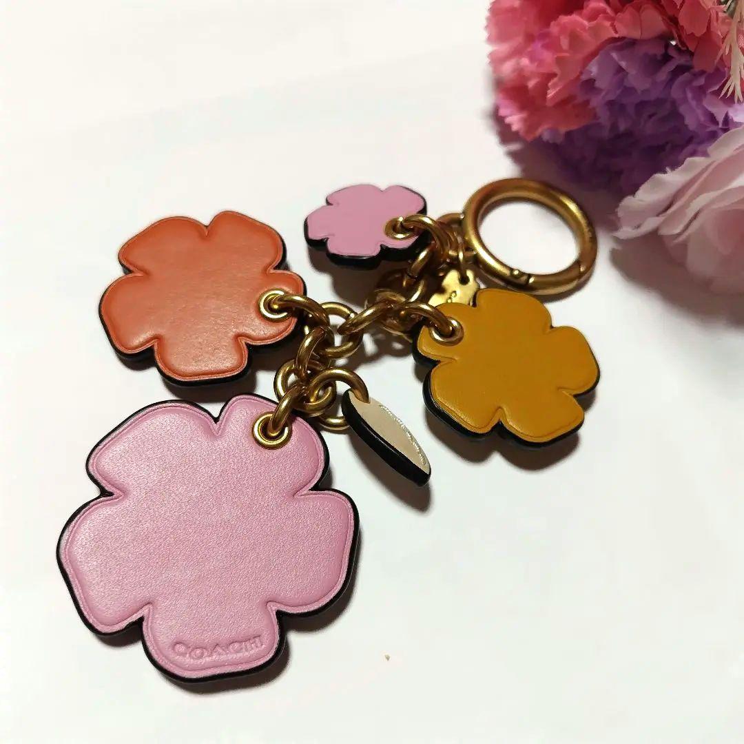 週末セール！！COACH バッグチャーム キーホルダー フラワーチャーム レザー