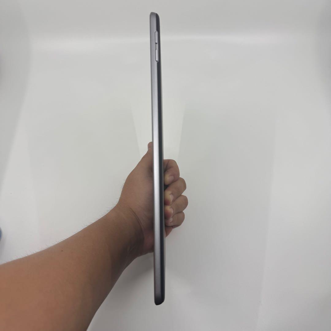iPad 第6世代128G Wifi グレー