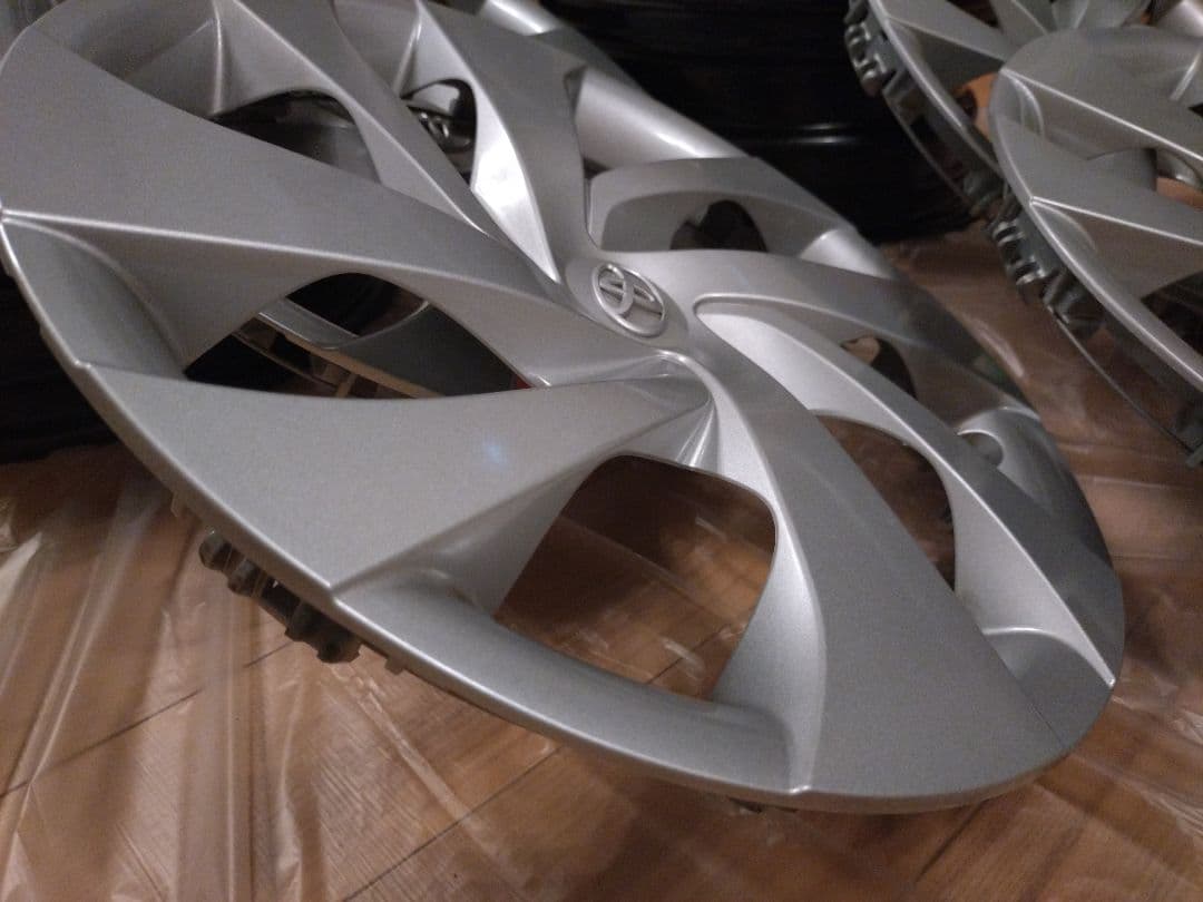 トヨタ ヤリス 純正ホイール ホイールキャップ ナット セット