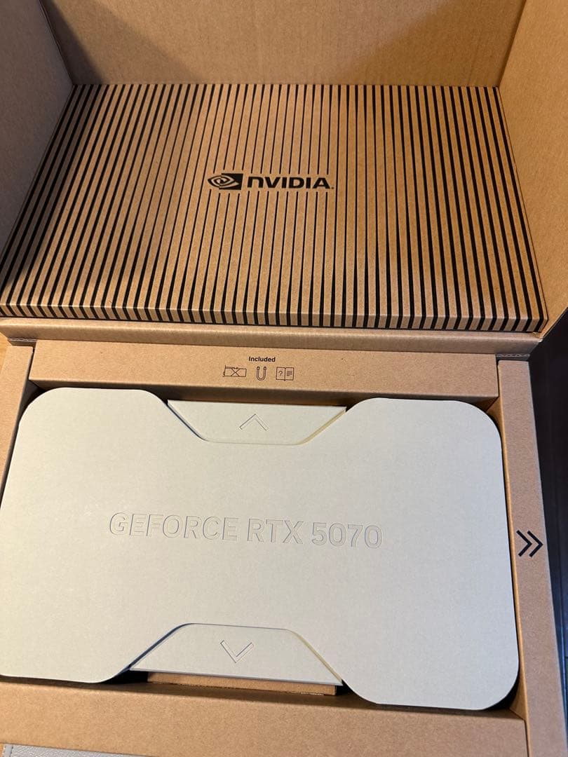 RTX 5070 founders edition ほぼ未使用品。