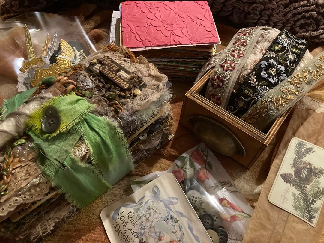 クリスマス　スペシャルBOX ジャンクジャーナル　エンボスペーパー　インド刺繍