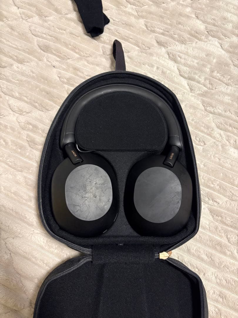 SONY ワイヤレスヘッドホン ケース付き　WH-1000XM5