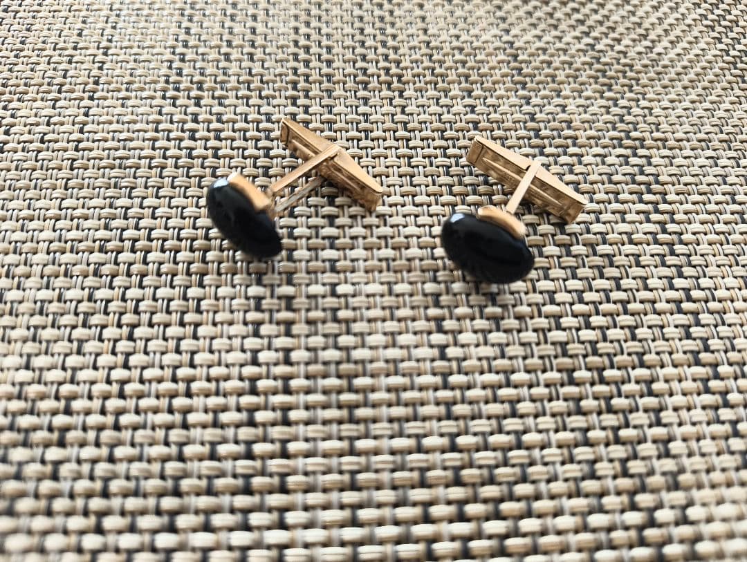 黒サンゴ枠１４Kカフス　３５年前の製品のためMAUI DIVERSの刻印なし