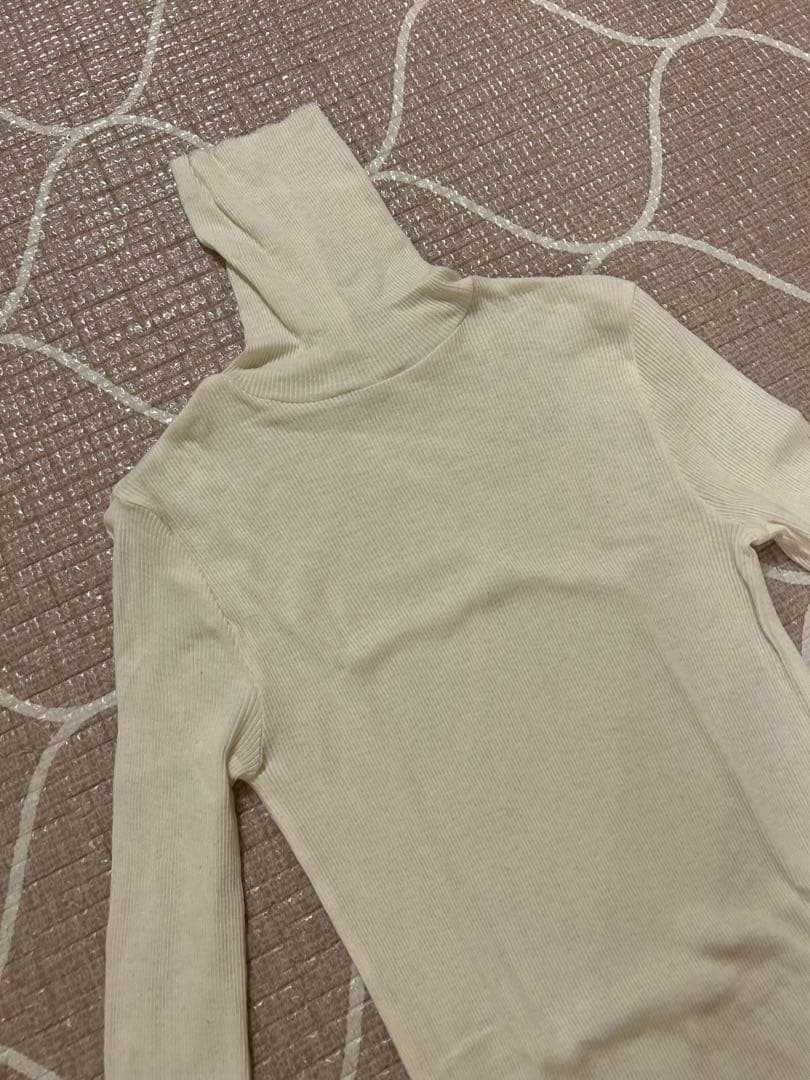 1度着用　ソージュ　カシミヤ混タートルネックカットソー　ソージュ　白