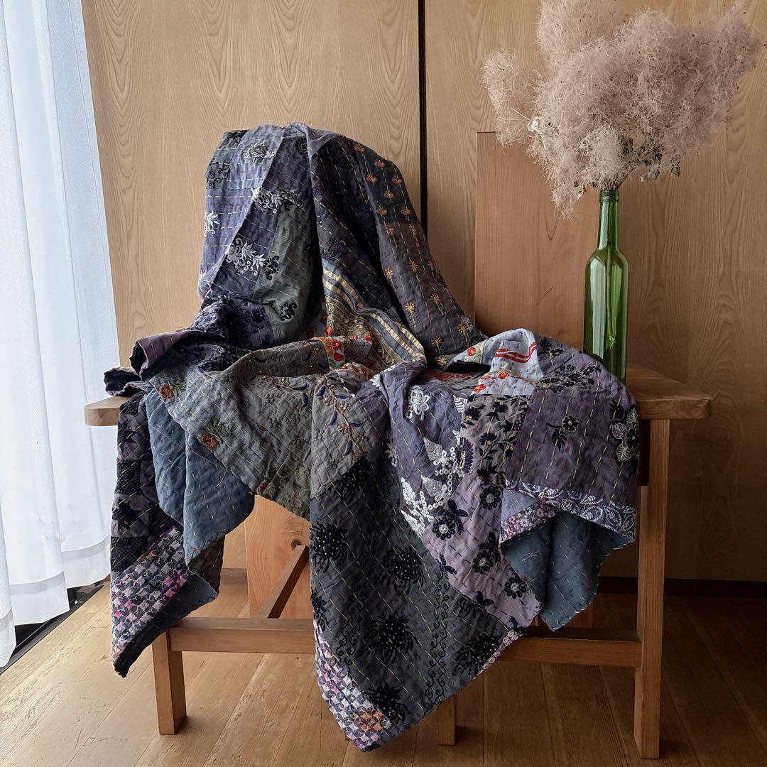 未使用❁エンブロイダリー　グレー　パッチワークカンタキルトマルチカバーラグ