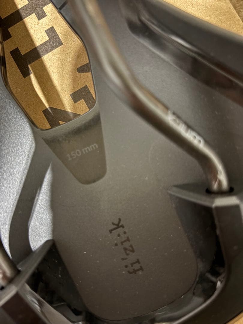 フィジークARGO TEMPO R3 kium 150mm ブラック サドル