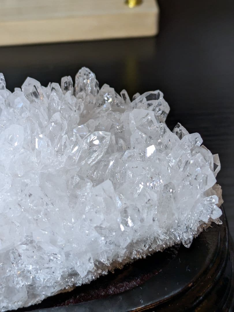 大人気！高品質✨ 貴州省産水晶クラスター 菊花水晶 木製台座付き✨