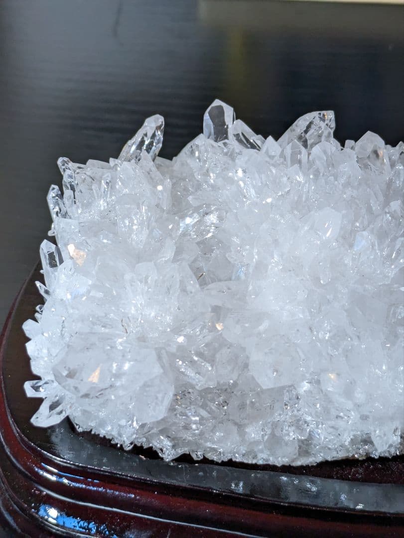大人気！高品質✨ 貴州省産水晶クラスター 菊花水晶 木製台座付き✨